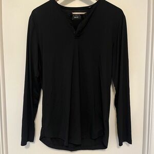 Men’s Cuts Curve-Hem Long Sleeve Shirt